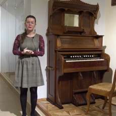 Фисгармония начала XX в., фирмы "Crown organ" (Королевский орган)