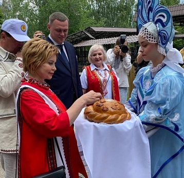 Волга – река мира, о тебе мы поем!
