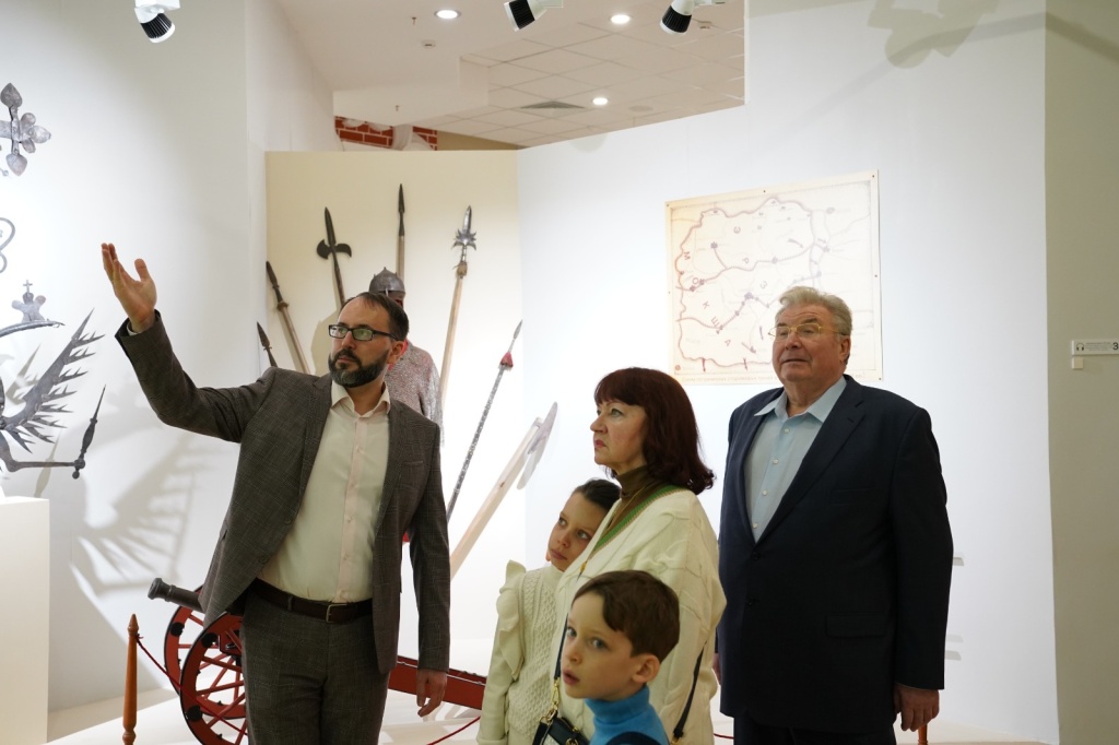 Визит В.Д. Волкова в краеведческий музей