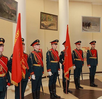Торжественная церемония передачи боевых знамен